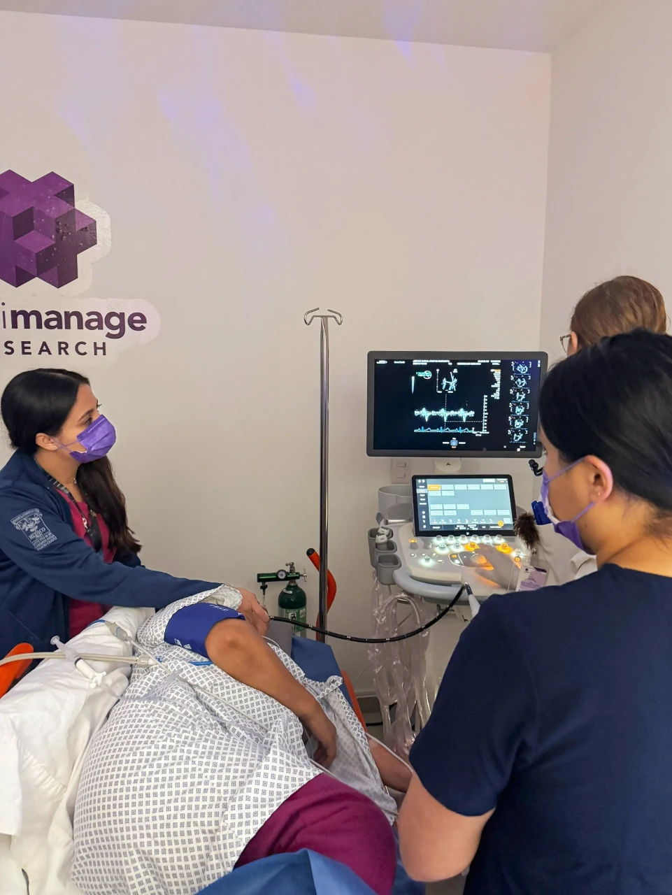 Ecocardiograma transesofágico — especialista obteniendo imágenes cardíacas de alta resolución mediante sonda esofágica en Medimanage Research CDMX